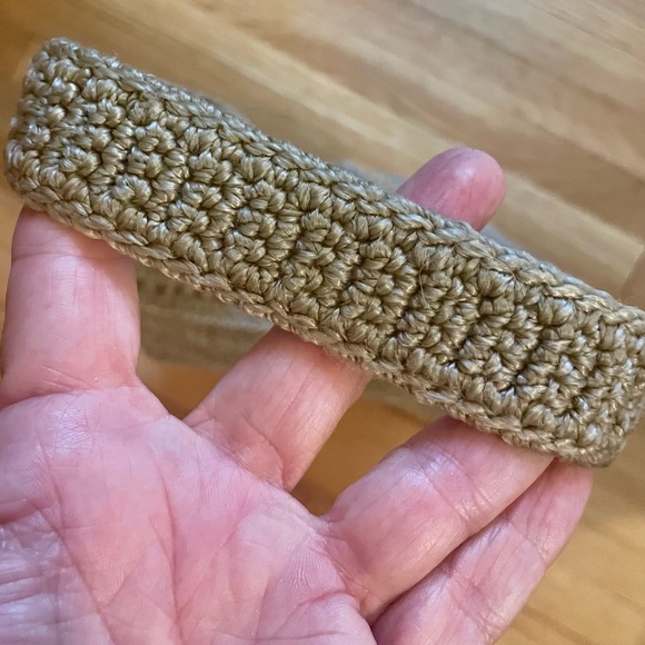 The SAK - tan knit/EUC (looks new!)/cross over purse w/flap-over top/int.pocket - Picture 6 of 10